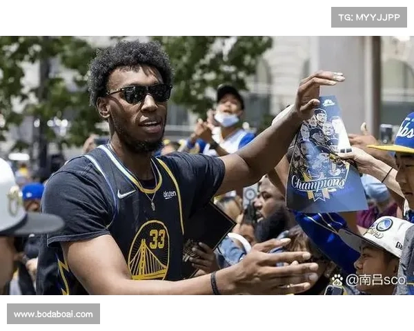 NBA花絮:球员幕后趣事大揭秘,赛场外的真实故事与精彩瞬间 NBA花絮:球员幕后趣事大揭秘,赛场外的真实故事与精彩瞬间